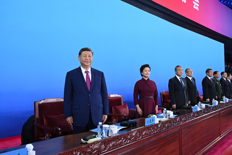 11月9日晚,中共中央总书记、国家主席、中央军委主席习近平在广东省广州市出席中华人民共和国第十五届运动会开幕式并宣布运动会开幕。