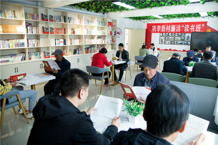 1687735155953889.jpg 陇南市礼县开展廉洁书籍进农家书屋活动,图为罗坝镇巩李新村举办的“廉洁读书班”。.jpg